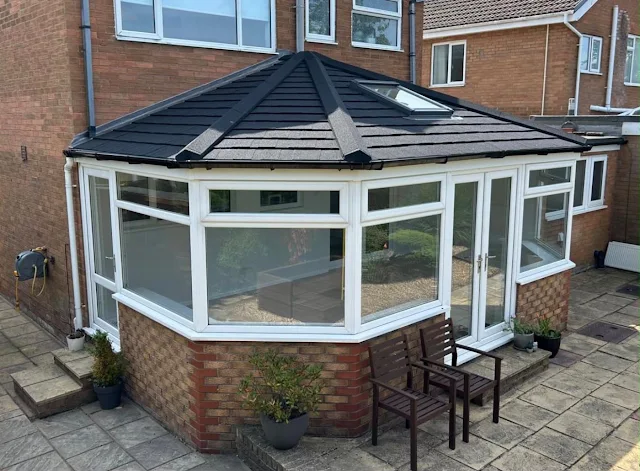 Conservatory by Yellowstone, Wiltshire 2